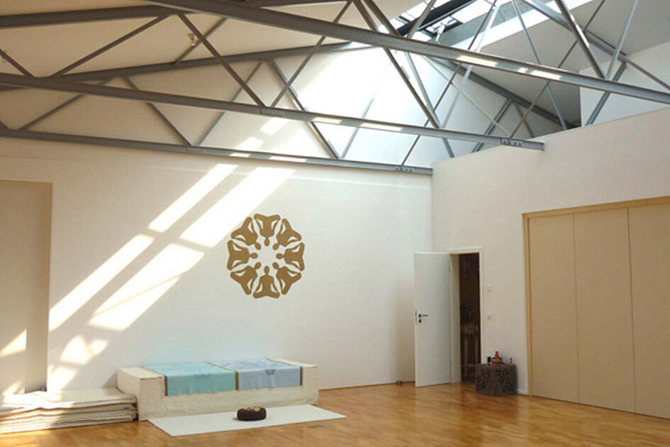 Ein Blick in einen Yogaraum des Yogaforums Düsseldorf