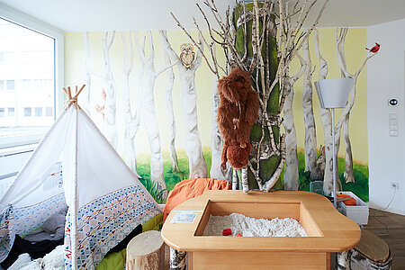 Ein Blick auf ein Gesprächszimmer in der Ambulanz für Kinder und Jugendliche Fürth