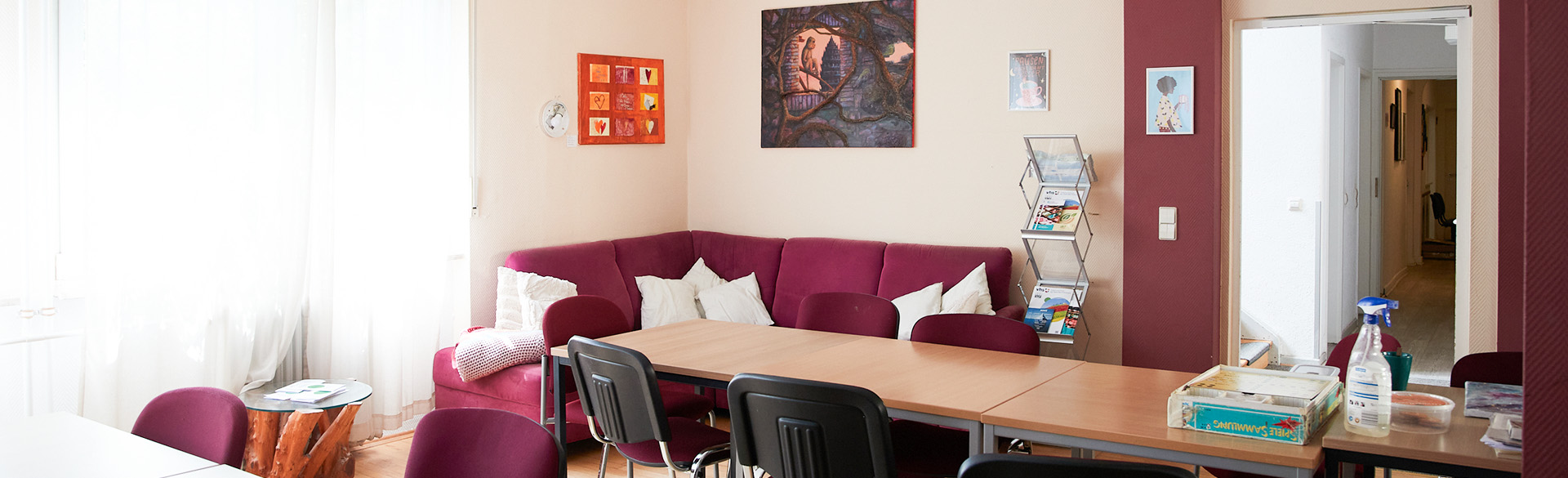 Blick in einen Aufenthaltsraum der Psychiatrischen Tagesklinik Bad Kreuznach