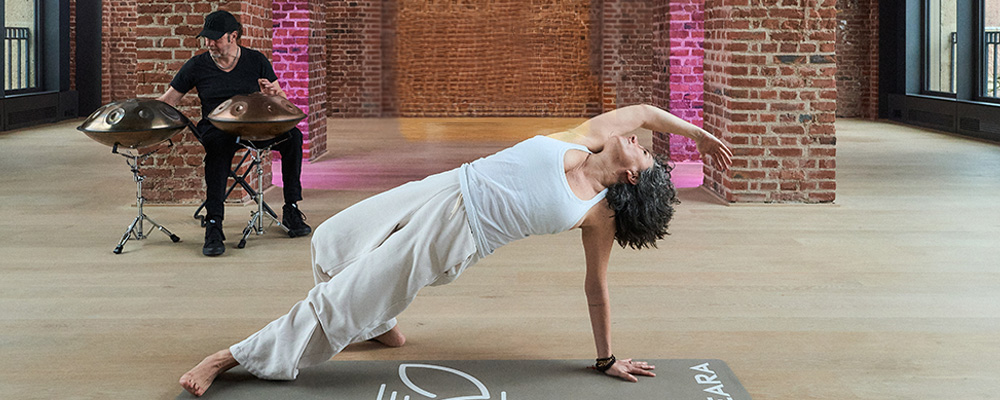 Blaue Stunde mit Yoga und Live-Handpan